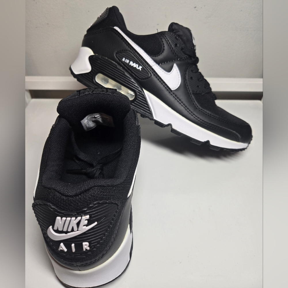 New With Out Box Nike Air Max 90 Black and White Athletic Shoes - Picture 3 of 7